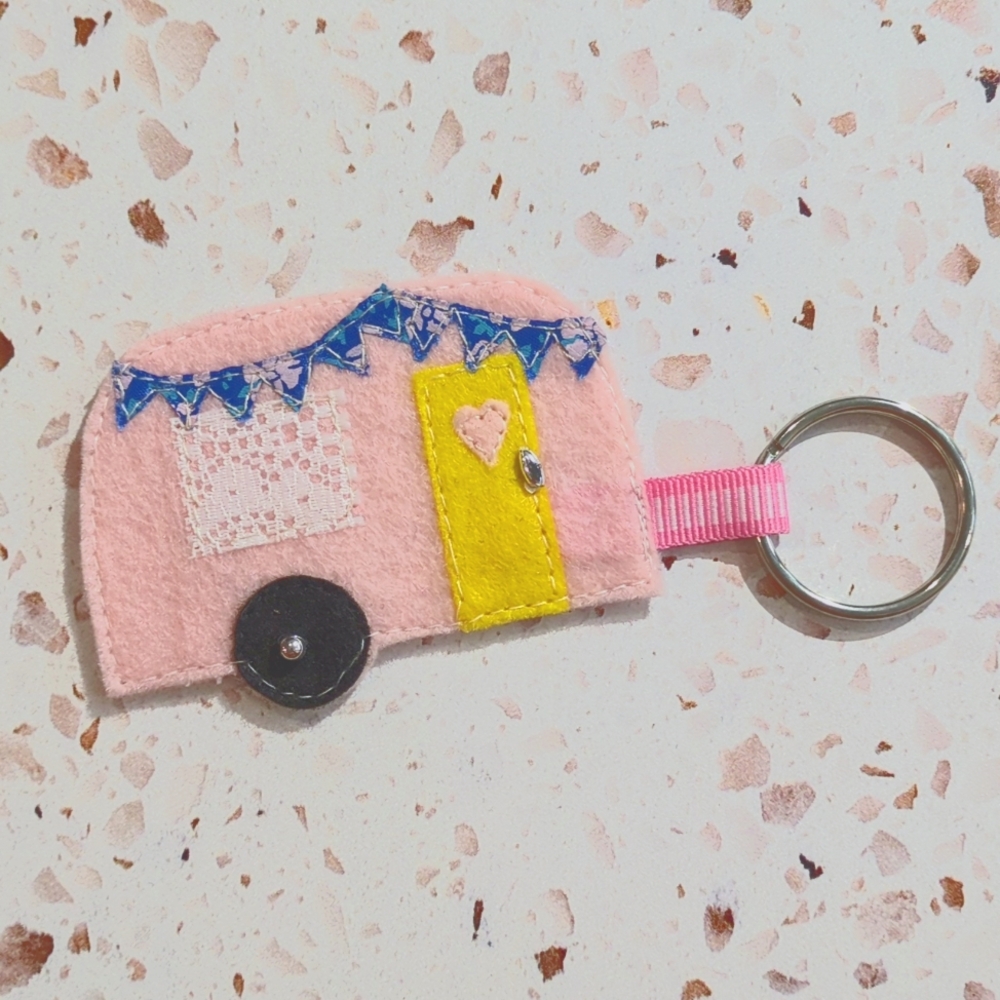 Retro Camper Trailer Key Fob Handcrafted "happy camper" Lace Beads | NEW #4